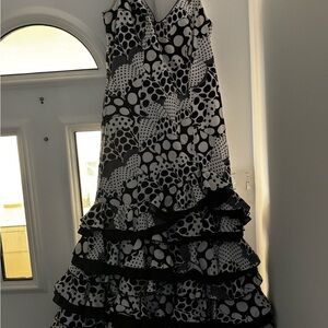 Féria dress Black and White Polka Dot Ruffle Dress